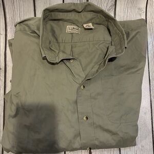 L.L. Bean Men's Khaki green Cotton button down Shirt men’s XL